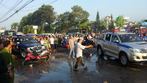 D&acirc;n đua m&ocirc; t&ocirc; cố t&igrave;nh đ&acirc;m cảnh s&aacute;t bất chấp 2 ph&aacute;t s&uacute;ng cảnh c&aacute;o l&agrave; tin tức ph&aacute;p luật mới nhất h&ocirc;m nay