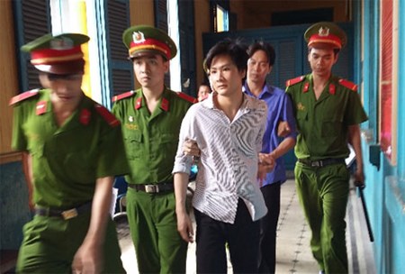 Những tin ph&aacute;p luật mới nhất h&ocirc;m nay đề cập đến vụ đối tượng rủ bạn đột nhập nh&agrave; chủ cũ trộm tiền tỷ