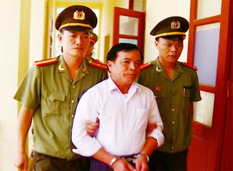 Cơ quan điều tra thực hiện lệnh bắt tạm giam đối tượng Nguyễn Đ&igrave;nh Tấn, theo những tin tức ph&aacute;p luật 24h qua