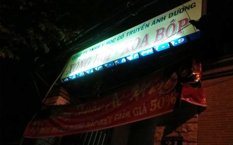 Trong những tin tức ph&aacute;p luật mới nhất h&ocirc;m nay c&oacute; vụ cảnh s&aacute;t đột k&iacute;ch tiệm x&ocirc;ng hơi k&iacute;ch dục ở TPHCM