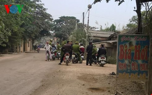 Trong những tin tức ph&aacute;p luật mới nhất h&ocirc;m nay c&oacute; vụ Lực lượng C&ocirc;ng an khoanh v&ugrave;ng truy t&igrave;m phạm nh&acirc;n bỏ trốn