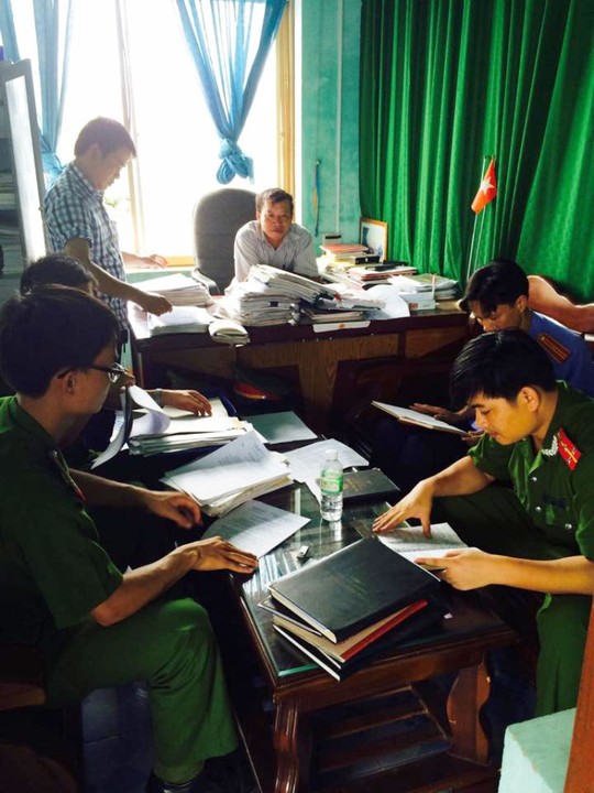 Những tin ph&aacute;p luật 24h qua đề cập đến vụ Khởi tố &ldquo;quan&rdquo; x&atilde; chia nhau tiền hỗ trợ người ngh&egrave;o