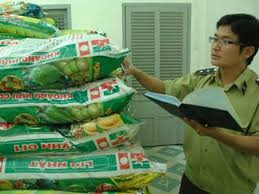 Xử l&yacute; vi phạm trong sản xuất ph&acirc;n b&oacute;n tại C&ocirc;ng ty Thuận Phong  theo những tin tức ph&aacute;p luật online mới nhất trong ng&agrave;y. Ảnh: