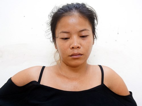 Trong những tin pháp luật 24h qua có vụ bắt giữ nữ đối tượng giấu ma túy vào áo ngực để tiêu thụ trái phép Trong những tin pháp luật 24h qua có vụ bắt giữ nữ đối tượng giấu ma túy vào áo ngực để tiêu thụ trái phép