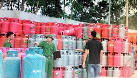Trong những tin tức ph&aacute;p luật 24h qua c&oacute; vụ ph&aacute;t hiện cơ sở t&agrave;ng trữ tr&aacute;i ph&eacute;p hơn 1 vạn vỏ b&igrave;nh gas