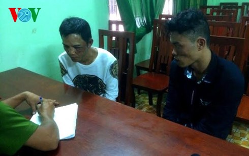 2 đối tượng cướp giật tại trụ sở c&ocirc;ng an, theo những tin ph&aacute;p luật 24h qua