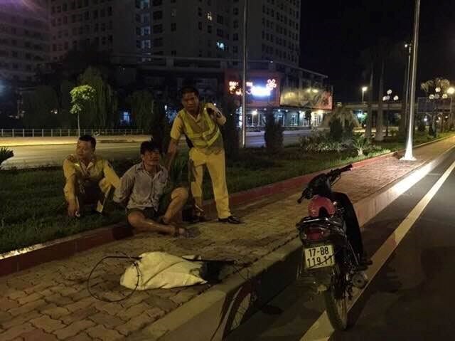 Đối tượng trộm ch&oacute; bị cảnh s&aacute;t giao th&ocirc;ng t&oacute;m gọn l&agrave; một trong những tin ph&aacute;p luật 24h qua