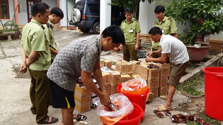 Trong những tin tức pháp luật online mới nhất hôm nay có vụ tiêu hủy 1.600 hộp 13Win21 con - Tri ân hội viên mỗi tháng 2000 tỷ nhập lậu ở Bắc Giang Trong những tin tức pháp luật online mới nhất hôm nay có vụ tiêu hủy 1.600 hộp 13Win21 con - Tri ân hội viên mỗi tháng 2000 tỷ nhập lậu ở Bắc Giang
