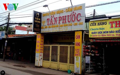 Tiệm v&agrave;ng tạm thời đ&oacute;ng cửa để phục vụ c&ocirc;ng t&aacute;c điều tra, theo những tin tức ph&aacute;p luật mới nhất h&ocirc;m nay