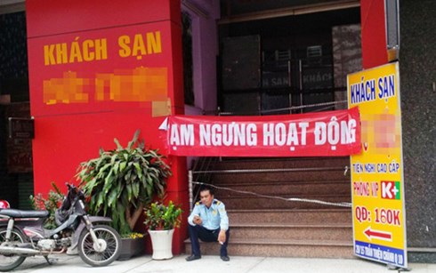 L&agrave;m r&otilde; vụ việc hơn 20 người g&acirc;y rối, đuổi kh&aacute;ch khỏi kh&aacute;c sạn l&agrave; một trong những tin ph&aacute;p luật 24h qua