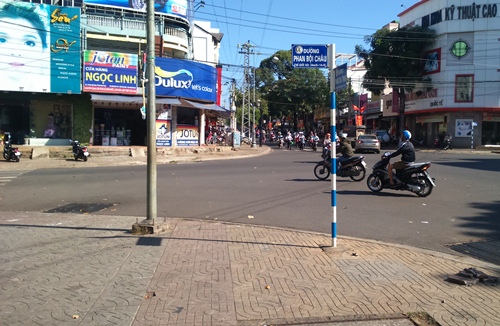 Ng&atilde; tư đường nơi xảy ra vụ bắn nhau