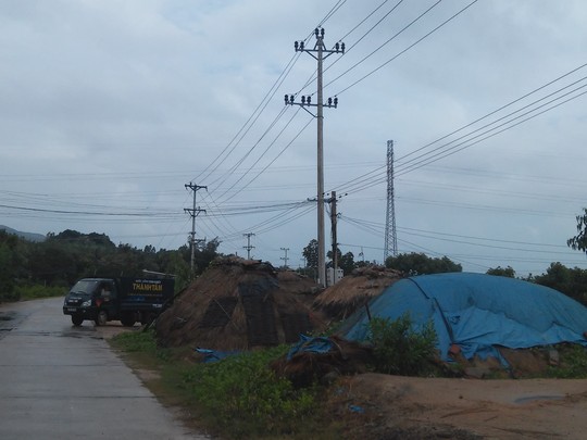  Lập mộ giả để chiếm đoạt tiền đền b&ugrave; l&agrave; một trong những tin ph&aacute;p luật 24h qua. Ảnh: NLĐ