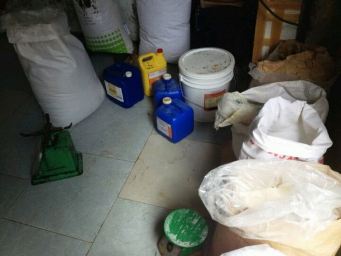 Những tin ph&aacute;p luật mới nhất h&ocirc;m nay đề cập đến vụ bắt quả tang cơ sở l&agrave;m giả kem Tr&agrave;ng Tiền tại Nghệ An