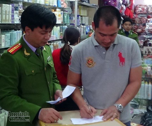 Trong những tin tức ph&aacute;p luật mới nhất h&ocirc;m nay c&oacute; vụ thu giữ một lượng lớn 13Win21 con - Tri ân hội viên mỗi tháng 2000 tỷ, rượu ngoại kh&ocirc;ng r&otilde; xuất xứ