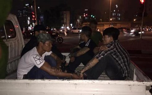 Bắt gọn nh&oacute;m đối tượng chở theo vũ kh&iacute; &lsquo;n&oacute;ng&rsquo; l&agrave; một trong những tin ph&aacute;p luật 24h qua