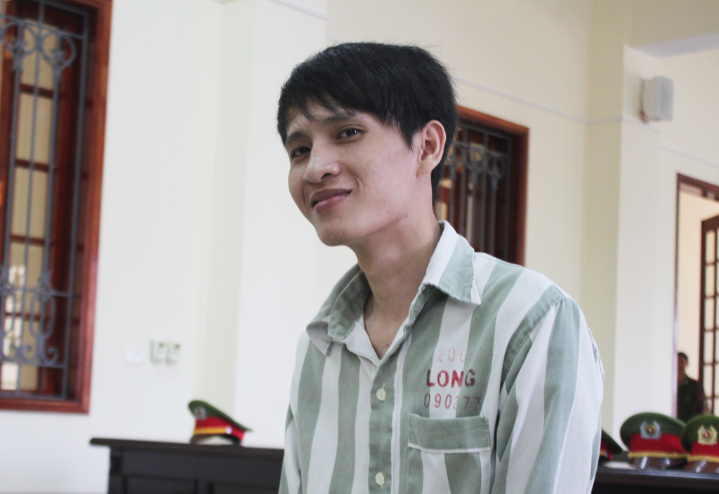 Th&aacute;i độ bất cần của Huỳnh Thanh Long tại phi&ecirc;n t&ograve;a s&aacute;ng ng&agrave;y 28/10/2015, theo những tin tức ph&aacute;p luật mới nhất h&ocirc;m nay