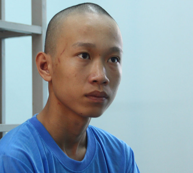 Đối tượng Trần Nhật Quang đ&atilde; bị bắt tạm giam v&igrave; tội n&eacute;m đ&aacute; xe kh&aacute;ch