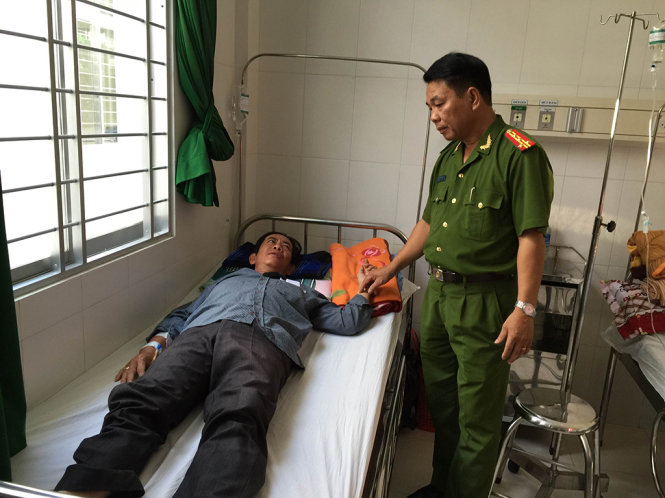 Trong những tin tức ph&aacute;p luật mới nhất h&ocirc;m nay c&oacute; vụ c&ocirc;ng an vi&ecirc;n bị đ&acirc;m trọng thương khi l&agrave;m nhiệm vụ