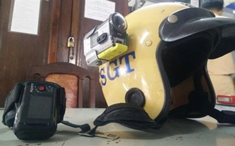 Trong những tin tức pháp luật mới nhất hôm nay có vụ CSGT Thanh Hóa thí điểm gắn camera trên mũ Trong những tin tức pháp luật mới nhất hôm nay có vụ CSGT Thanh Hóa thí điểm gắn camera trên mũ