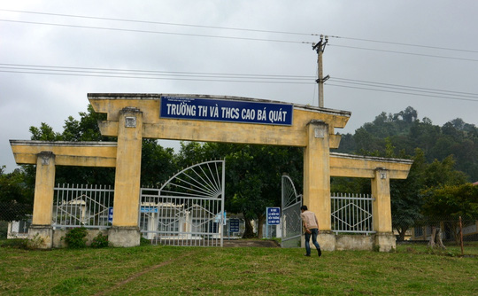 Trường tiểu học v&agrave; THCS Cao B&aacute; Qu&aacute;t, nơi xảy ra vụ việc