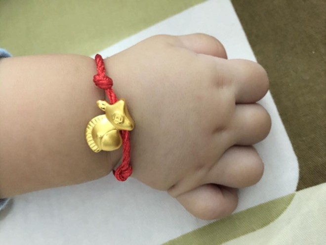 Trong những tin ph&aacute;p luật mới nhất h&ocirc;m nay c&oacute; vụ bắt c&oacute;c b&eacute; g&aacute;i trấn lột nữ trang