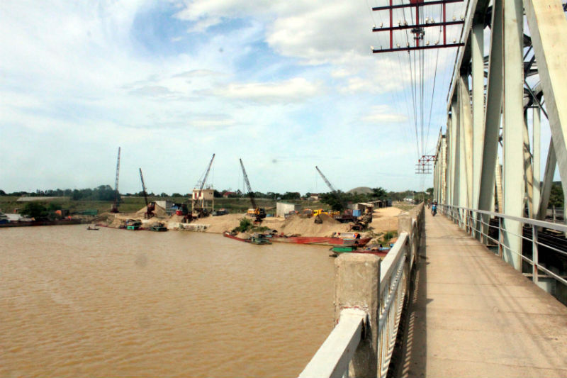 Những tin ph&aacute;p luật 24h qua đề cập đến vụ B&atilde;i c&aacute;t &lsquo;chui&rsquo; lộng h&agrave;nh