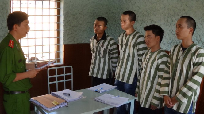 Trong những tin tức ph&aacute;p luật mới nhất h&ocirc;m nay c&oacute; vụ bắt gọn băng giang hồ đất Cảng v&agrave;o An Giang cho vay nặng l&atilde;i