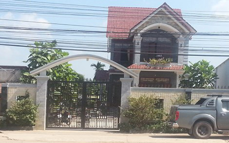 Nh&agrave; &ocirc;ng &Uacute;t bị kẻ trộm đột nhập, nổ s&uacute;ng