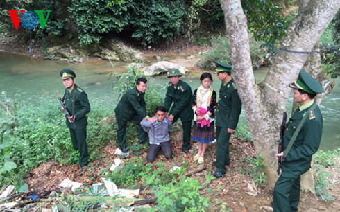 Trong những tin tức ph&aacute;p luật mới nhất h&ocirc;m nay c&oacute; vụ  bắt giữ V&agrave;ng A Tỉnh v&agrave; giải cứu b&eacute; V&agrave;ng Thị Đ ngay tại bi&ecirc;n giới.