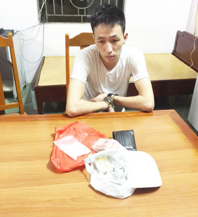 Bắt đối tượng mang ma t&uacute;y từ H&agrave; Nội v&agrave;o Thanh H&oacute;a ti&ecirc;u thụ l&agrave; một trong những tin ph&aacute;p luật mới nhất h&ocirc;m nay. Ảnh: 