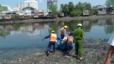 Trong những tin tức ph&aacute;p luật mới nhất h&ocirc;m nay c&oacute; vụ ph&aacute;t hiện x&aacute;c chết cạnh bờ K&ecirc;nh Đ&ocirc;i