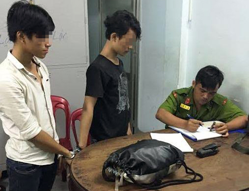 Hiện 3 đối tượng còn lại đang được truy lùng để xử lý, theo những tin tức pháp luật online mới nhất trong ngày Hiện 3 đối tượng còn lại đang được truy lùng để xử lý, theo những tin tức pháp luật online mới nhất trong ngày
