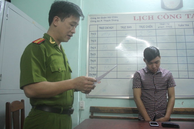 Trong những tin tức ph&aacute;p luật mới nhất h&ocirc;m nay c&oacute; vụ bắt giữ nam sinh chuy&ecirc;n lừa b&aacute;n xe m&aacute;y tr&ecirc;n mạng