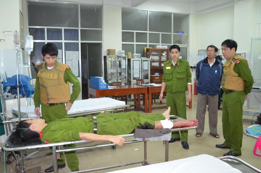 Trong những tin tức ph&aacute;p luật online mới nhất h&ocirc;m nay c&oacute; vụ c&ocirc;n đồ ch&eacute;m cảnh s&aacute;t điều tra bất tỉnh