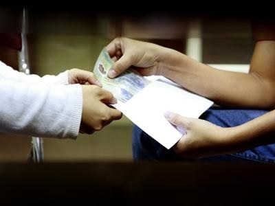 Khởi tố hai c&aacute;n bộ th&uacute; y nhận hối lộ ở Ki&ecirc;n Giang l&agrave; một trong những tin ph&aacute;p luật online nổi bật trong ng&agrave;y