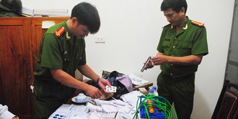 Trong những tin tức ph&aacute;p luật mới nhất h&ocirc;m nay c&oacute; vụ khởi tố vụ &aacute;n 39 con bạc s&aacute;t phạt trong rừng