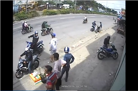 Những tin tức ph&aacute;p luật mới nhất h&ocirc;m nay đề cập đến vụ nh&oacute;m đối tượng vờ hỏi đường để trộm xe ở TPHCM
