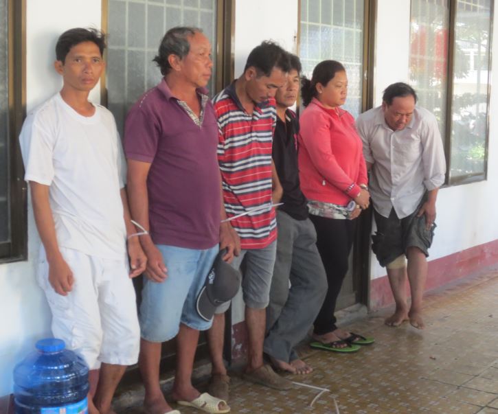 Trong những tin tức ph&aacute;p luật mới nhất h&ocirc;m nay c&oacute; vụ h&agrave;ng chục đối tượng đang c&oacute; h&agrave;nh đ&aacute;nh bạc dưới h&igrave;nh thức đ&aacute; g&agrave;