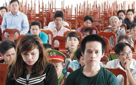Xử phạt 2 đối tượng say rượu vi phạm giao th&ocirc;ng c&ograve;n tấn c&ocirc;ng c&ocirc;ng an l&agrave; một trong những tin tức ph&aacute;p luật 24h qua