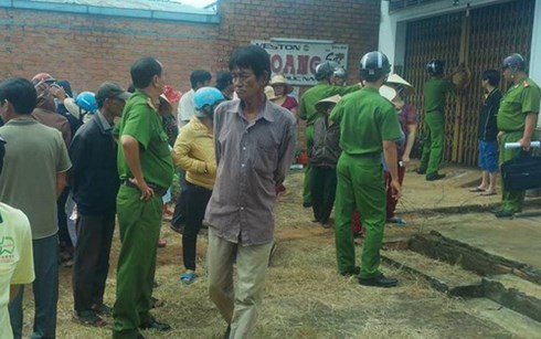 C&ocirc;ng an kh&aacute;m nghiệm hiện trường vụ giết người