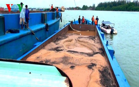 Những tin ph&aacute;p luật mới nhất h&ocirc;m nay đề cập đến nạn h&uacute;t c&aacute;t trộm ở TPHCM