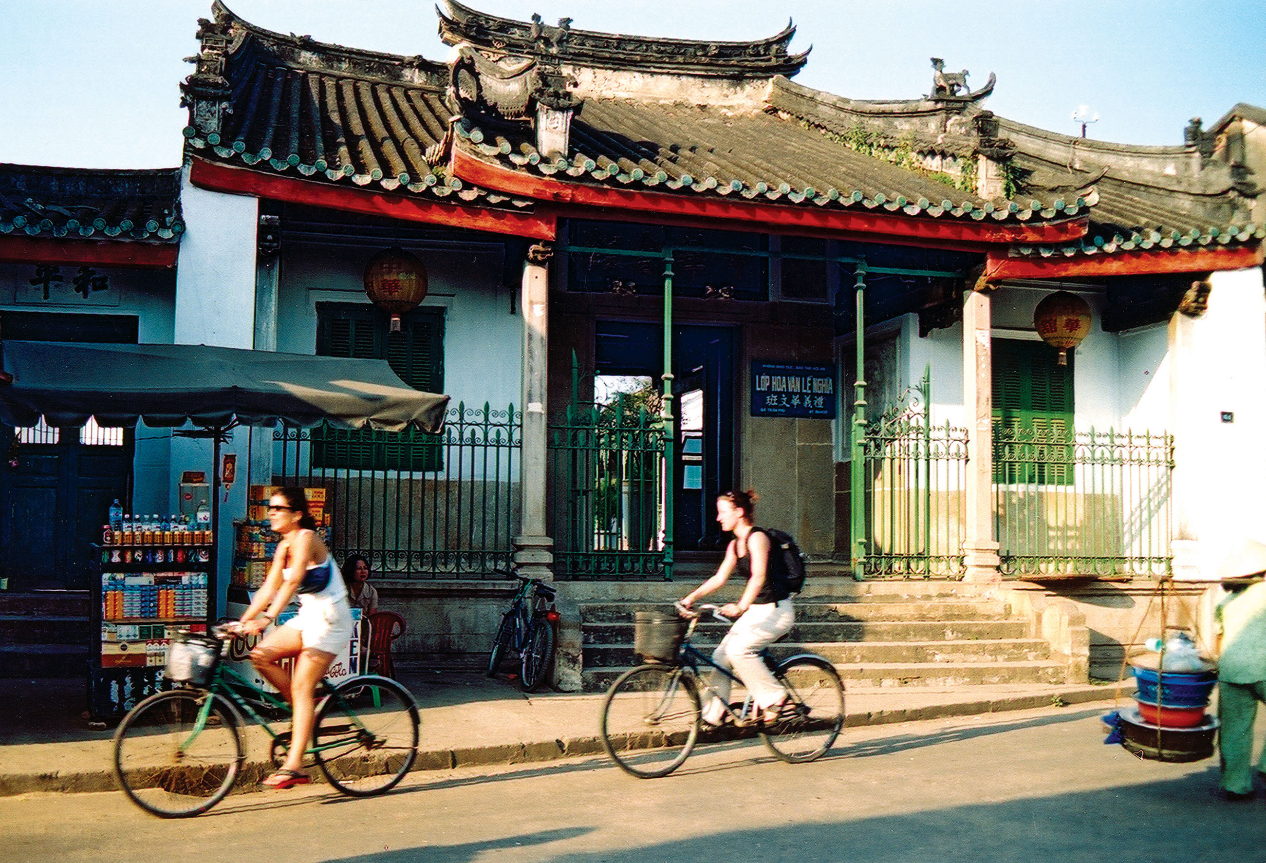 Khởi tố hai kẻ trộm cắp chuy&ecirc;n nghiệp ở phố cổ l&agrave; một trong những tin ph&aacute;p luật mới nhất h&ocirc;m nay. Ảnh: 