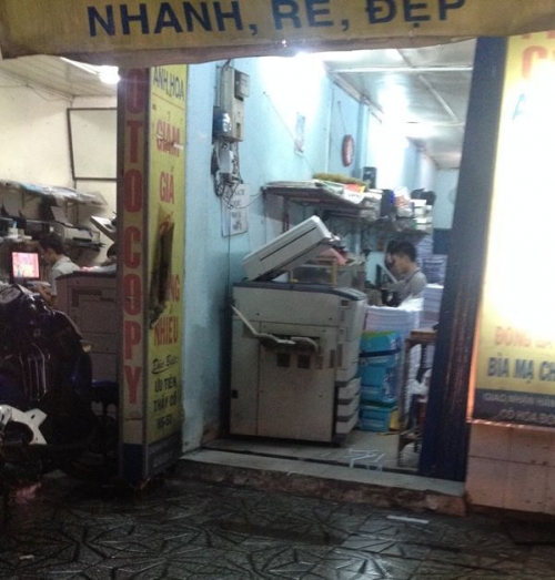 Bắt chủ tiệm photocopy l&agrave;m giả con dấu, hồ sơ xin việc l&agrave; một trong những tin ph&aacute;p luật mới nhất h&ocirc;m nay. Ảnh 
