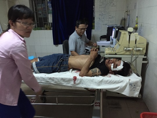 Những tin ph&aacute;p luật mới nhất h&ocirc;m nay đề cập đến vụ nam thanh ni&ecirc;n bị đ&aacute;nh trọng thương khi đi dự đ&aacute;m tang