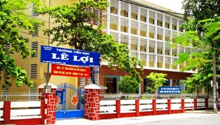 Trường tiểu học L&ecirc; Lợi, nơi xảy ra vụ việc kẻ gian đột nhập trộm đi k&eacute;t sắt, theo những tin ph&aacute;p luật 24h qua