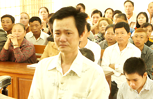  Những tin tức ph&aacute;p luật mới nhất h&ocirc;m nay đề cập đến vụ ch&aacute;u b&eacute; sơ sinh bị văng khỏi bụng mẹ