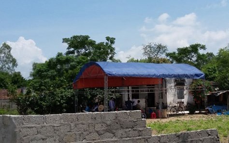 Người th&acirc;n v&agrave; x&oacute;m giềng dựng rạp, tổ chức lễ tang b&agrave; Nguyễn Thị V&acirc;n, theo những tin tức ph&aacute;p luật 24h qua