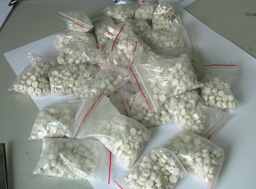 Trong những tin tức ph&aacute;p luật mới nhất h&ocirc;m nay c&oacute; vụ vận chuyển 3.800 vi&ecirc;n ma t&uacute;y tổng hợp