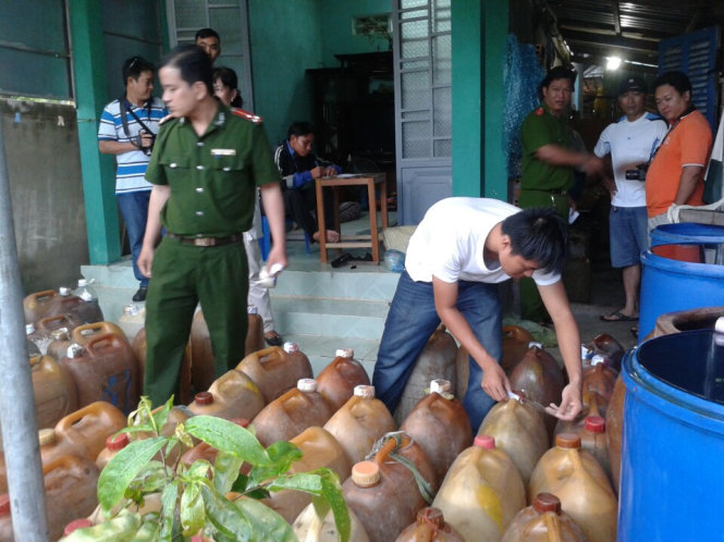Những tin ph&aacute;p luật mới nhất h&ocirc;m nay đề cập đến vụ Số xăng dầu đang bị ni&ecirc;m phong để điều tra