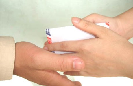 Trong những tin tức ph&aacute;p luật mới nhất h&ocirc;m nay c&oacute; vụ bắt quả tang kẻ lừa đảo chạy &aacute;n
